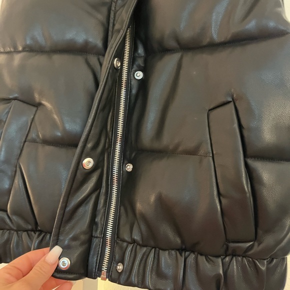 Abercrombie and Fitch Vegan Leather Ultra Puffer vest black small oversized fit - Picture 6 of 10